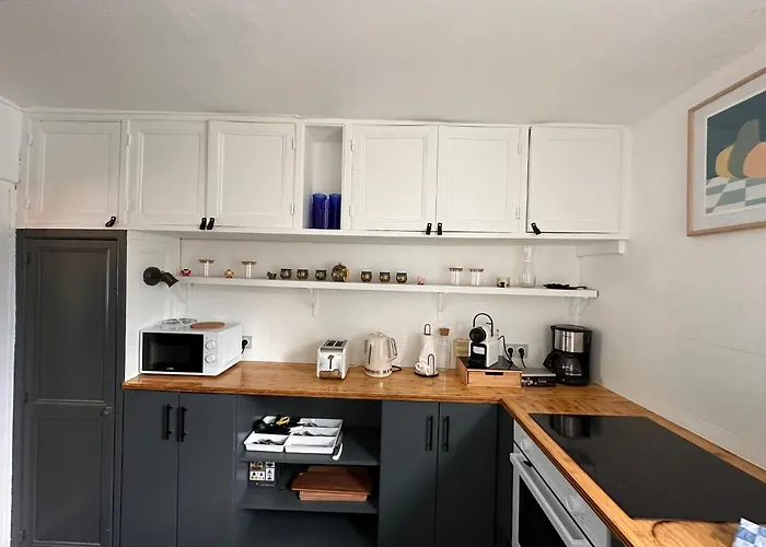 Large In Center * Honfleur