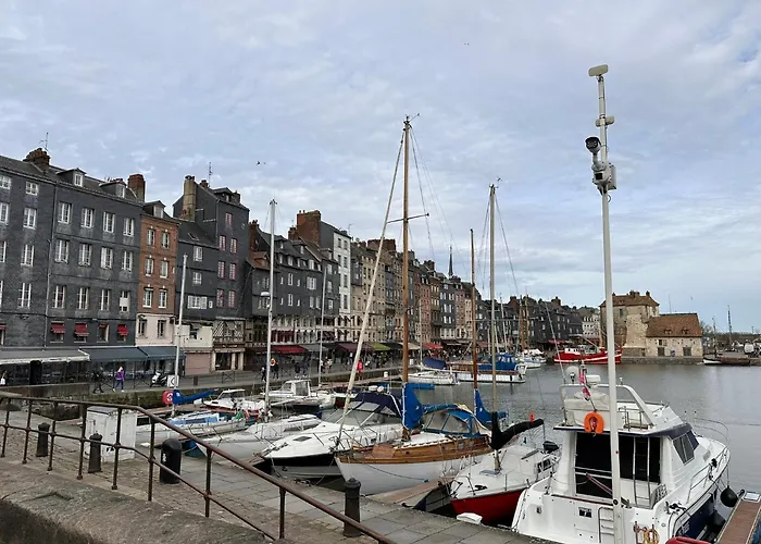 Large In Center Honfleur