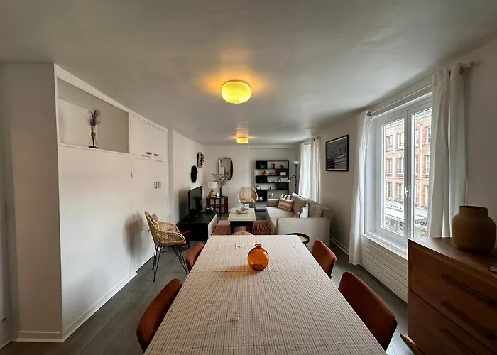 Large In Center * Honfleur